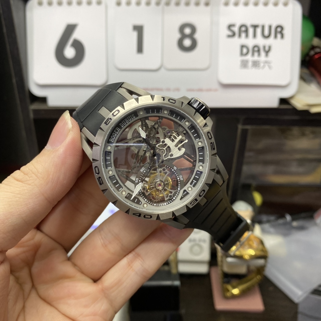 Roger Dubuis Royal Oak Series RDDBEX0479, Black Rubber Strap Titanium Case, 45mm Size.