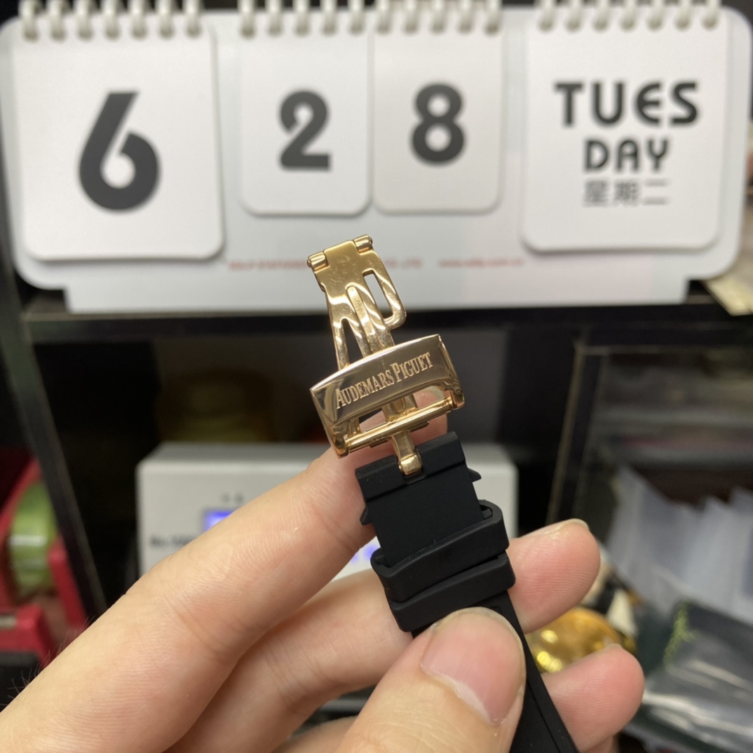 Audemars Piguet Royal Oak Offshore Series 26231OR.ZZ.D003CA.01, Rose Gold Case White Dial Diamond Bezel Rubber Strap, 37mm Size