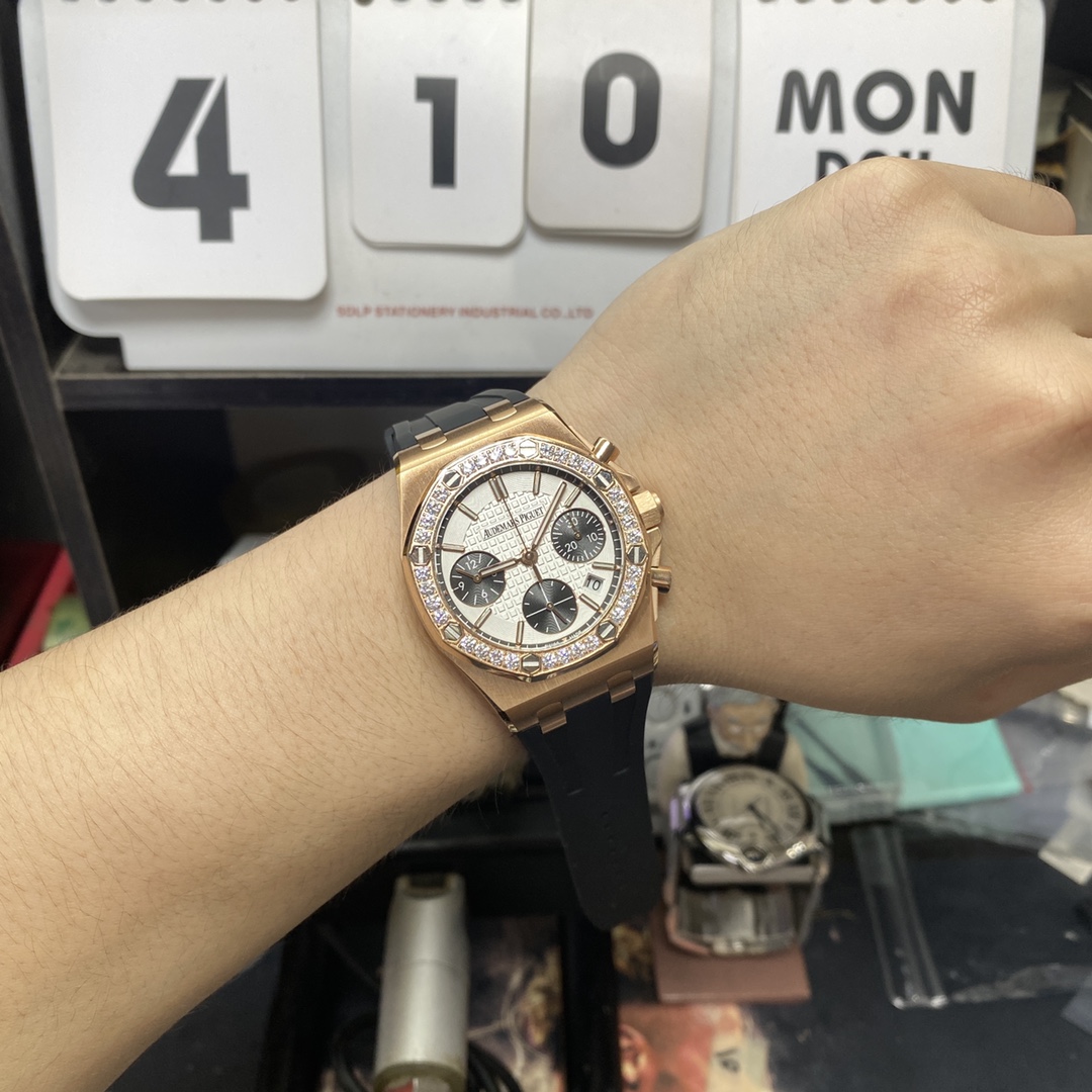 Audemars Piguet Royal Oak Offshore Series 26231OR.ZZ.D003CA.01, Rose Gold Case White Dial Diamond Bezel Rubber Strap, 37mm Size