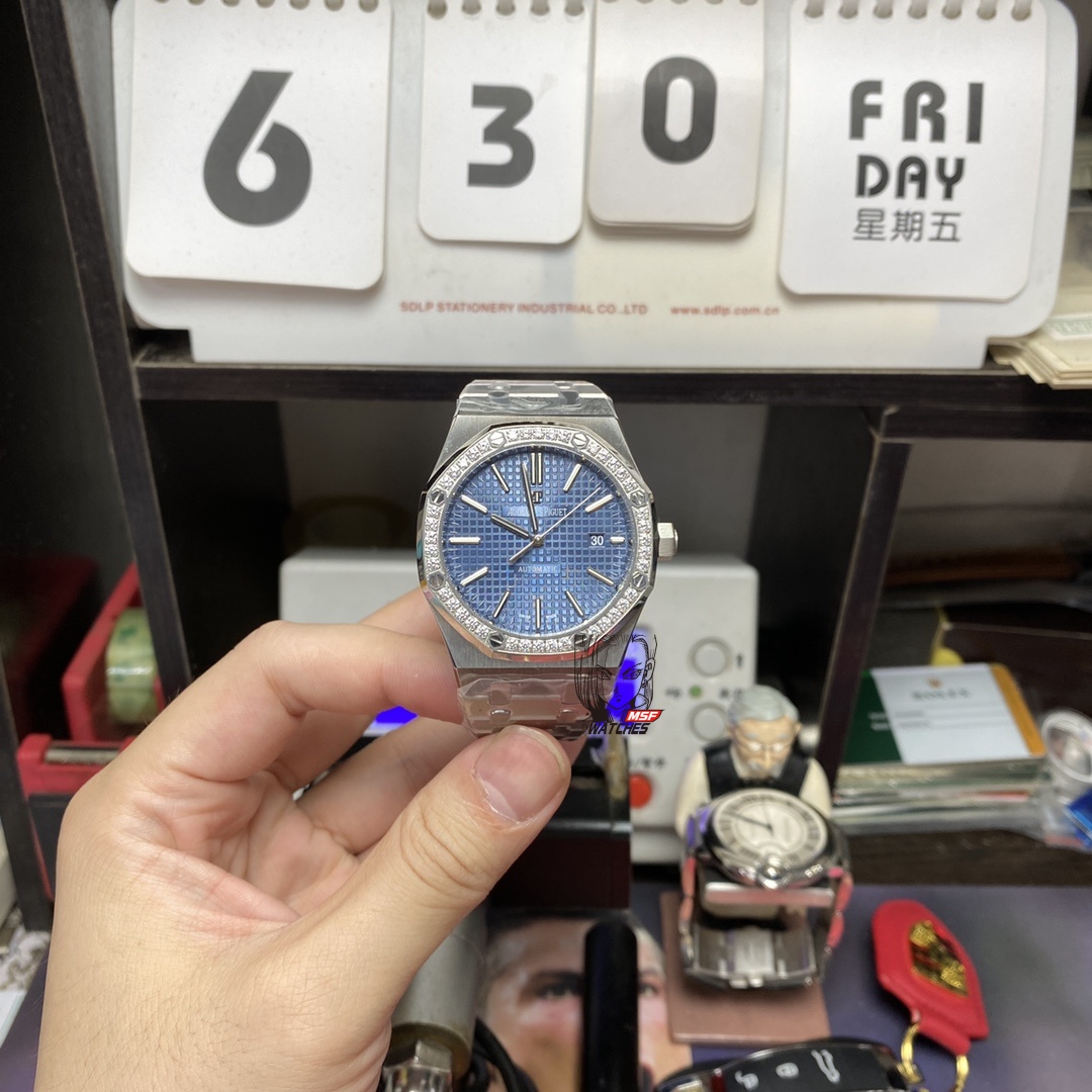 Audemars Piguet Royal Oak Series 15400ST, ICE Blue Dial, diamond brezel, 41mm size.