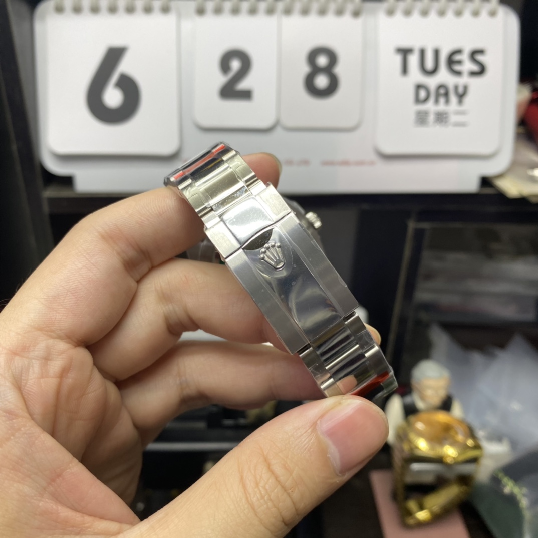 Rolex Datejust Series m126334-0001, Classic Blue Dial Fluted Bezel, 41mm Size.