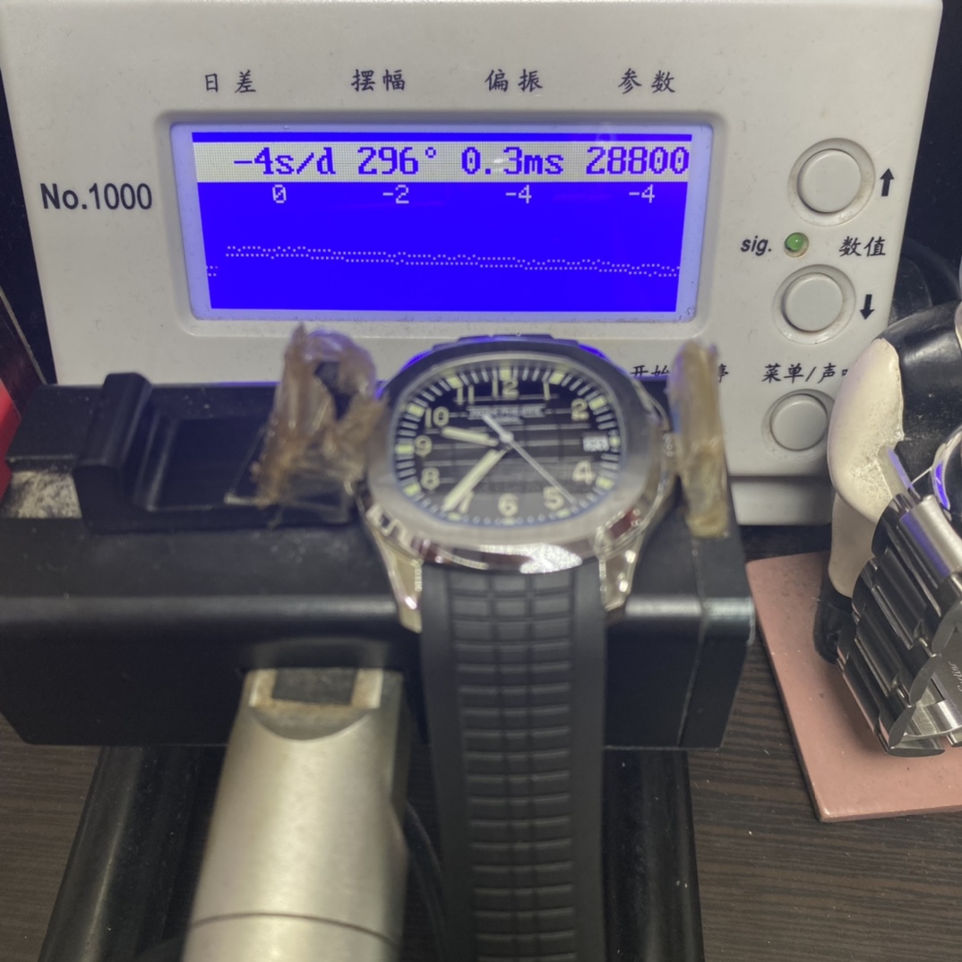 Patek Philippe Aquanaut Series 5167A-001, Black Dial Steel Case Black Rubber Strap, 40mm Size.